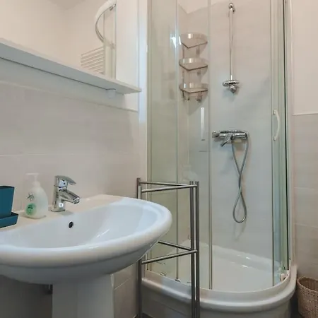 2 Bedroom - Free Wifi - Italian Star * Triëst